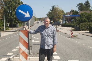 Pilen peger i retning af den kloge mand i Asentoft