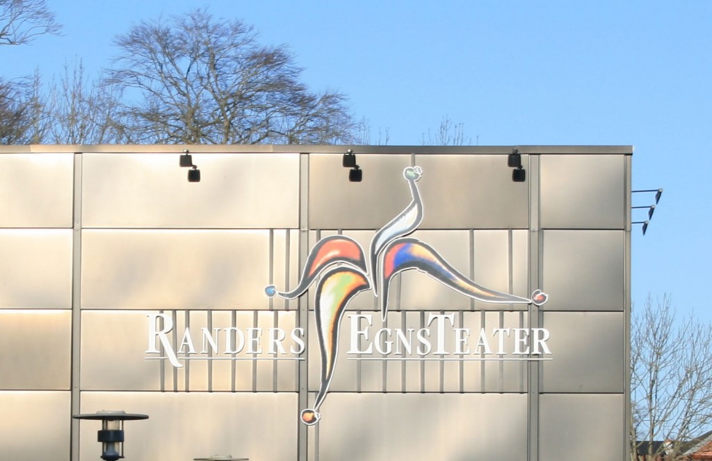 Foto af facaden på Randers Egnsteater
