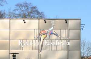 Foto af facaden på Randers Egnsteater